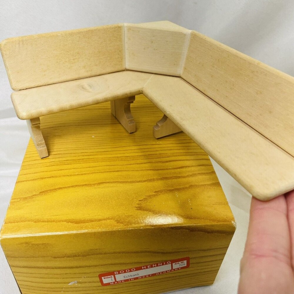 Bodo Hennig Dollhouse Eckbank Banquette Wood Bench Seat 226 DAMAGED MISSING LEG - Picture 2 of 4
